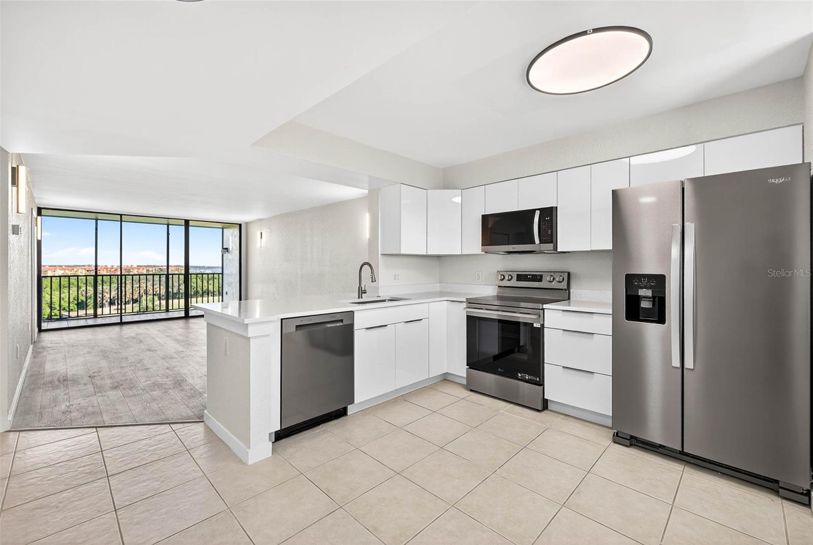 Image 13 of 65 For 900 Cove Cay Drive 6e