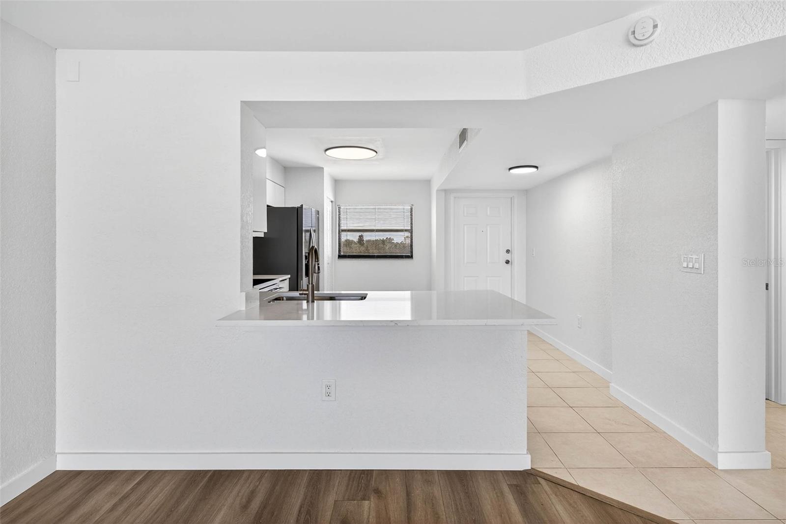 Image 14 of 65 For 900 Cove Cay Drive 6e