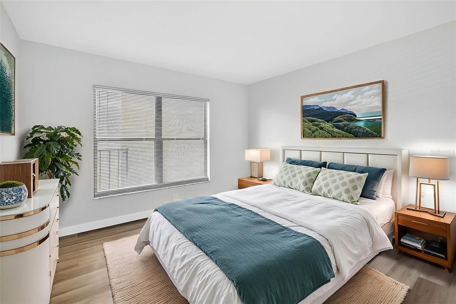 Image 16 of 65 For 900 Cove Cay Drive 6e