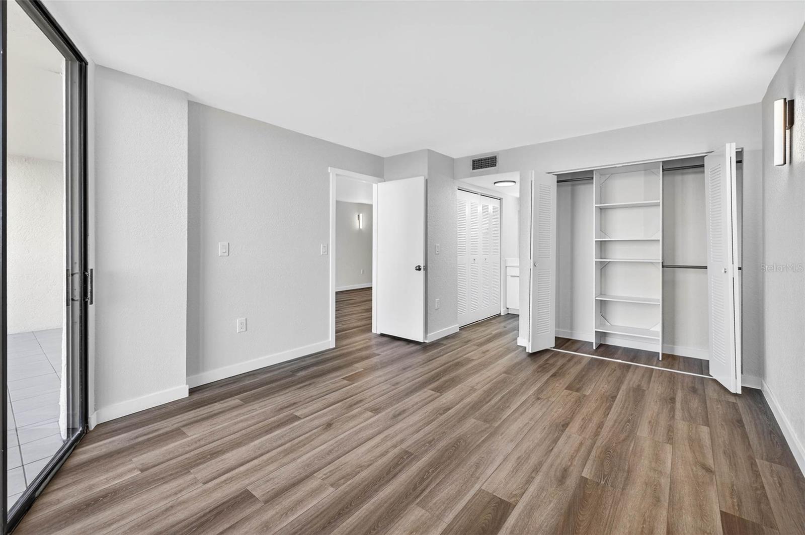 Image 19 of 65 For 900 Cove Cay Drive 6e