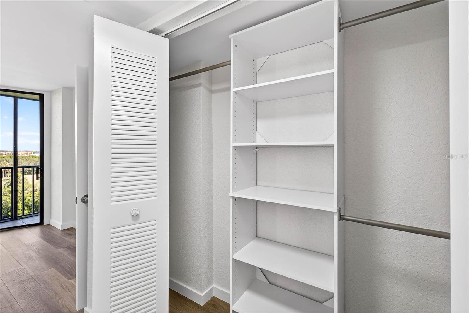 Image 23 of 65 For 900 Cove Cay Drive 6e