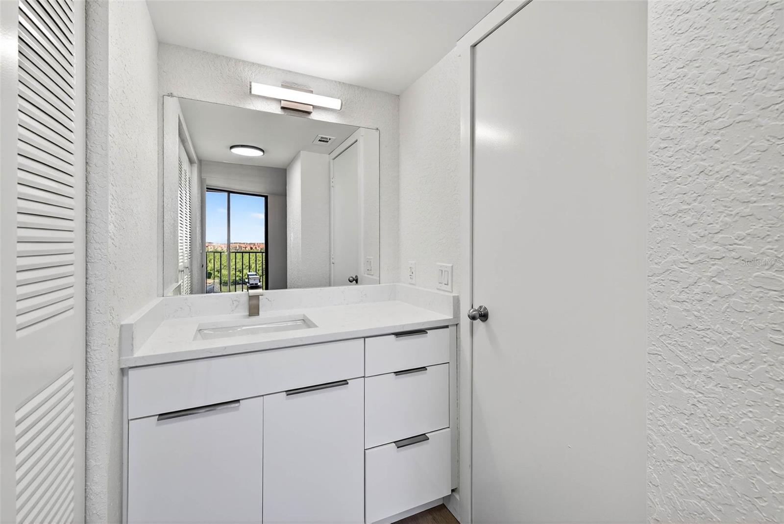 Image 24 of 65 For 900 Cove Cay Drive 6e