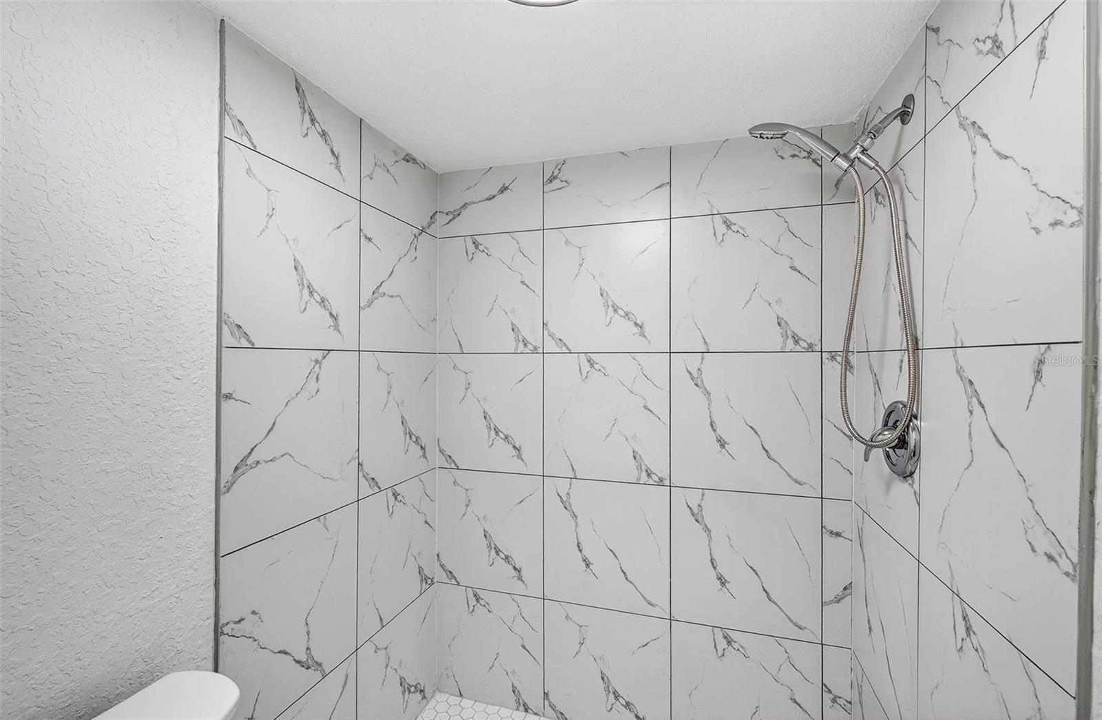 Image 25 of 65 For 900 Cove Cay Drive 6e