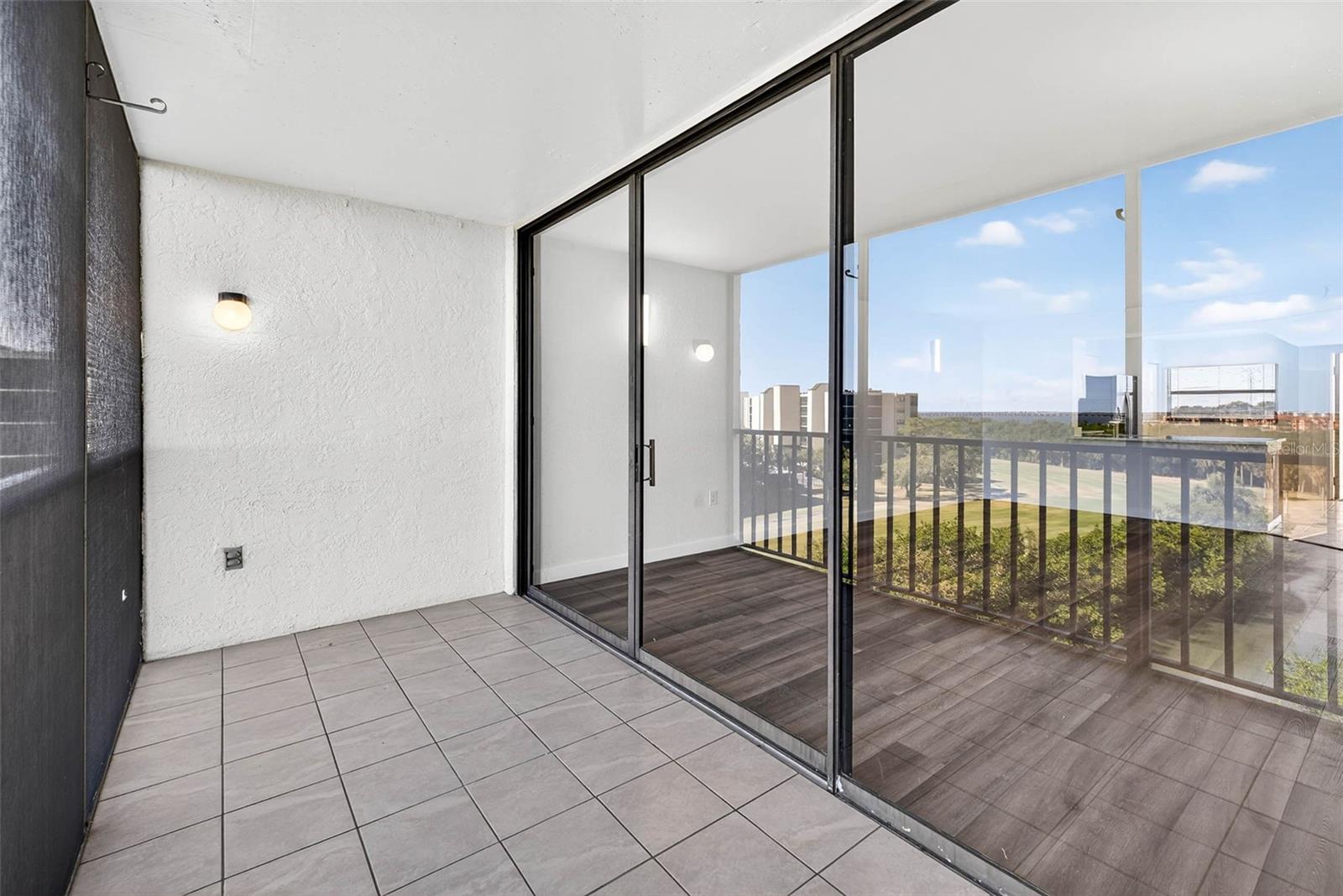 Image 26 of 65 For 900 Cove Cay Drive 6e