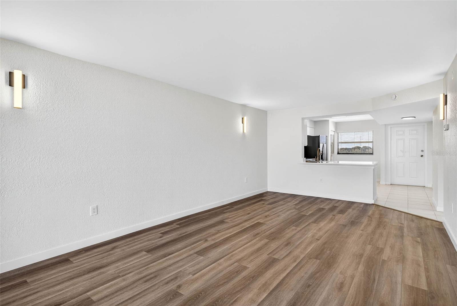 Image 27 of 65 For 900 Cove Cay Drive 6e