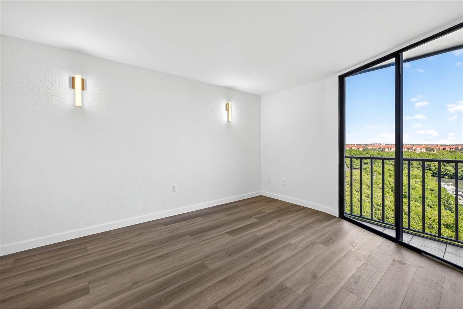 Image 30 of 65 For 900 Cove Cay Drive 6e