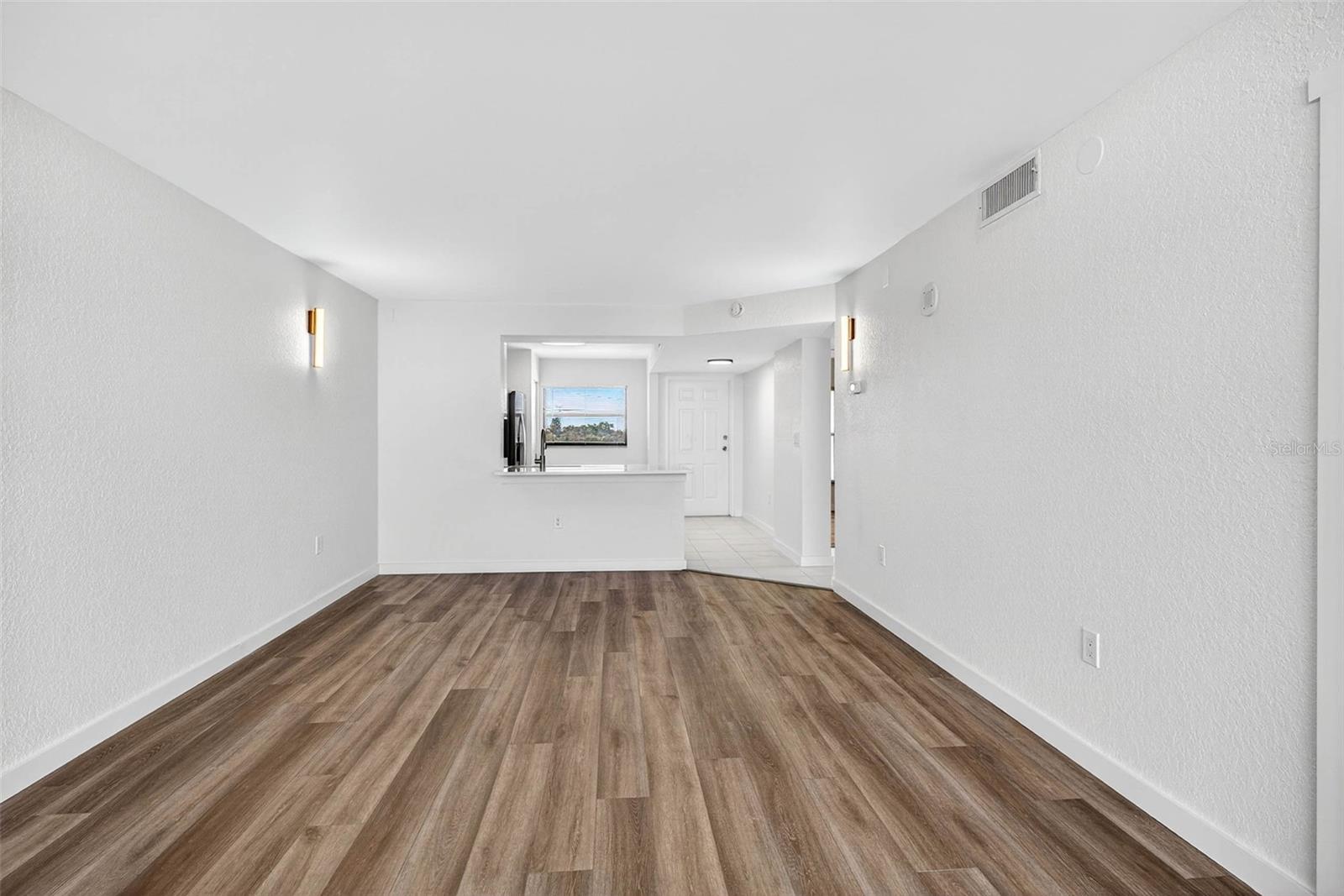 Image 32 of 65 For 900 Cove Cay Drive 6e