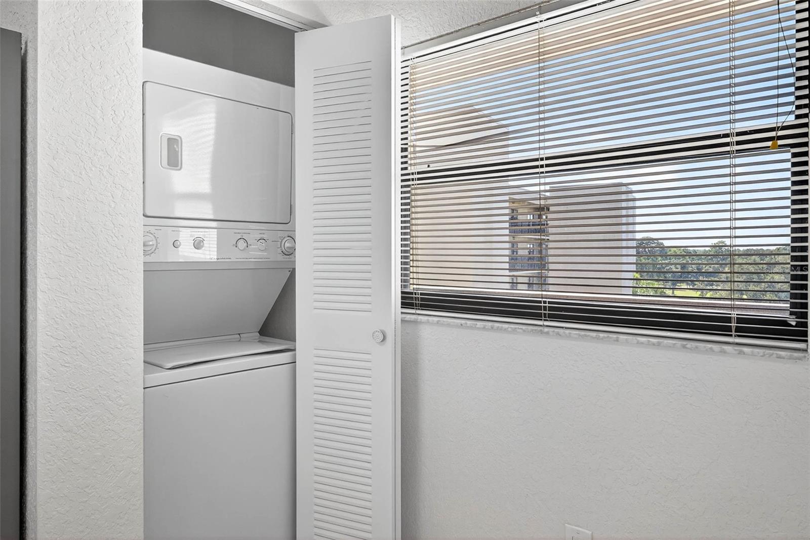 Image 33 of 65 For 900 Cove Cay Drive 6e