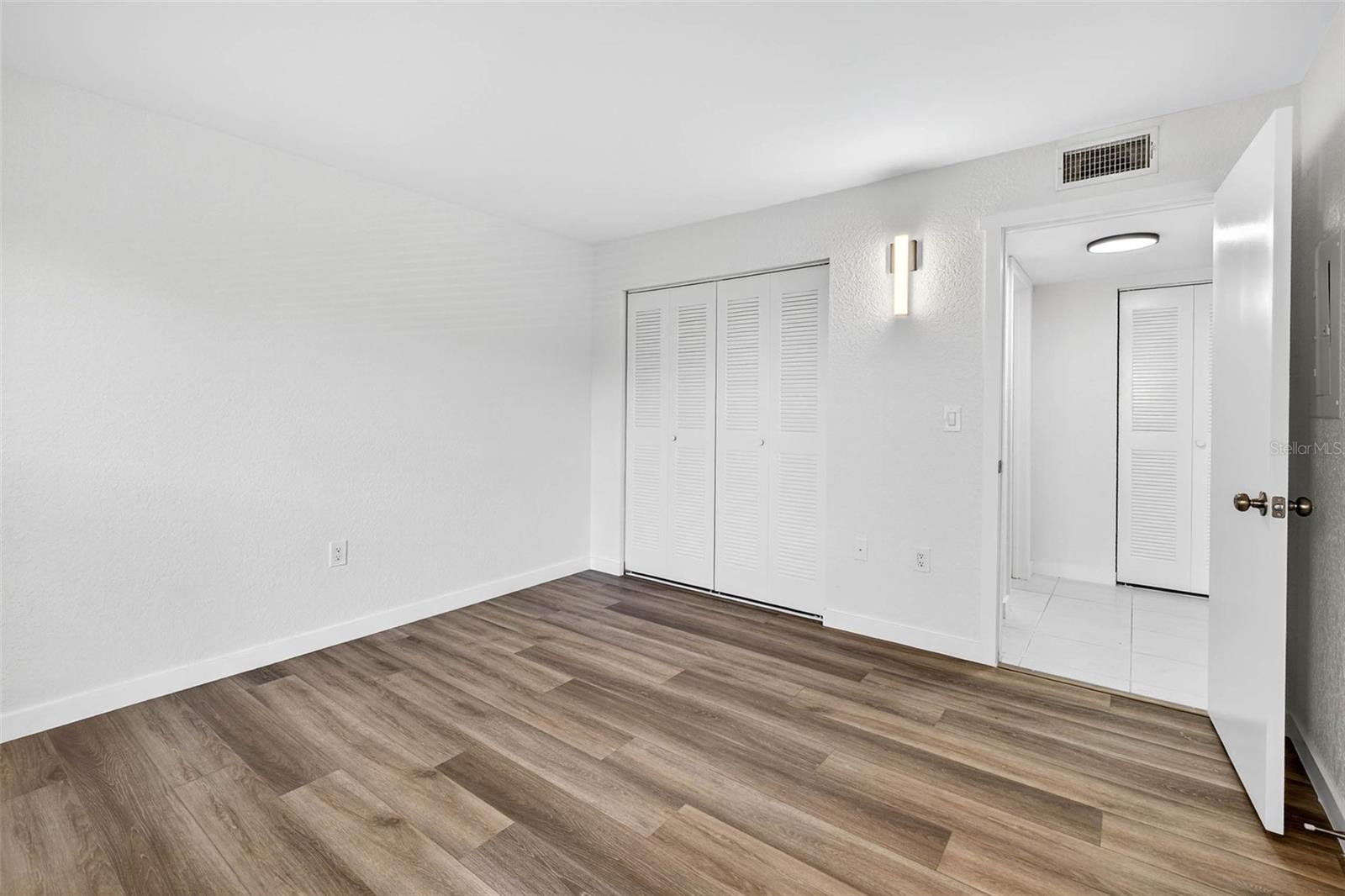 Image 36 of 65 For 900 Cove Cay Drive 6e