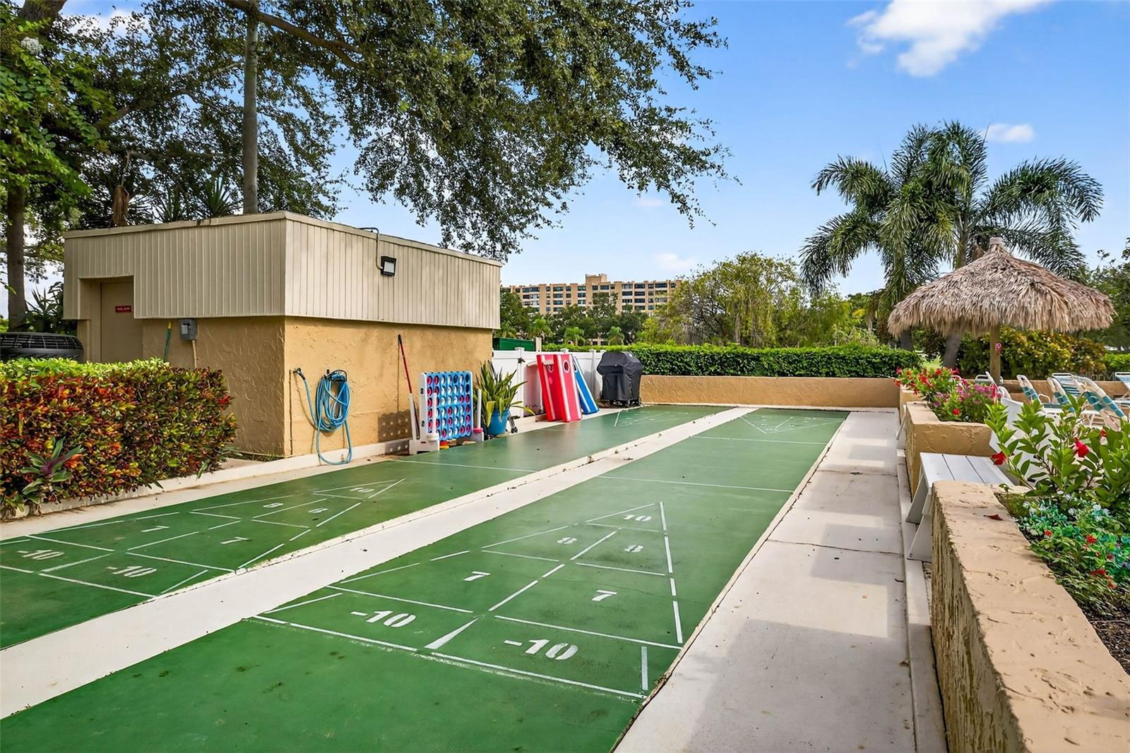 Image 42 of 65 For 900 Cove Cay Drive 6e