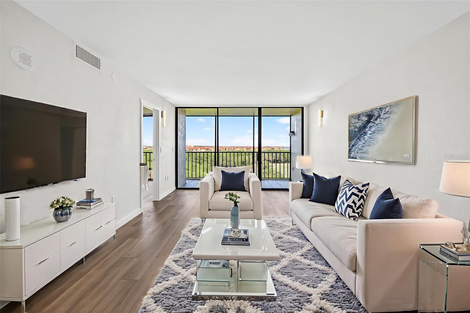 Image 5 of 65 For 900 Cove Cay Drive 6e