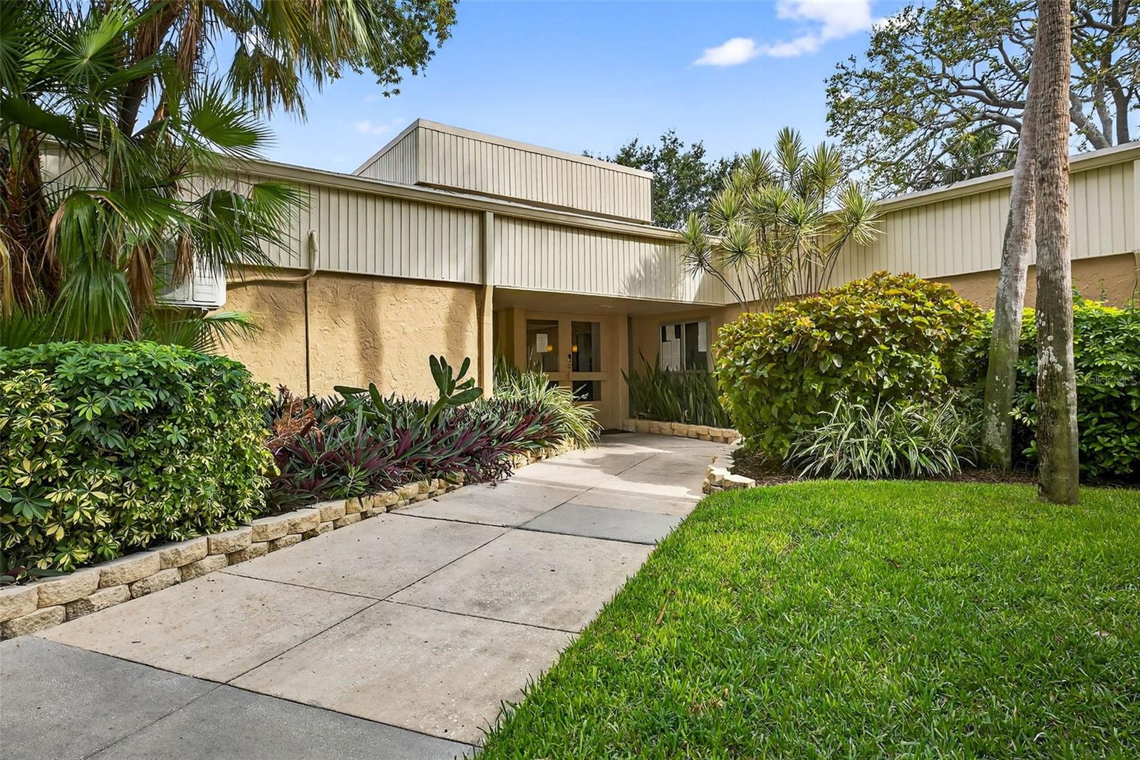 Image 57 of 65 For 900 Cove Cay Drive 6e