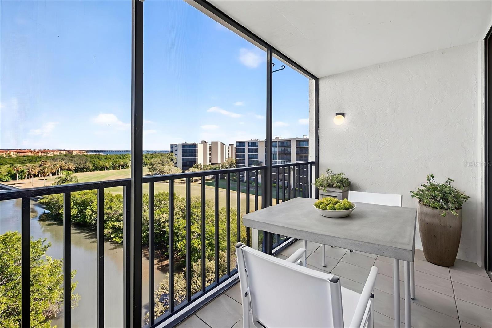 Image 6 of 65 For 900 Cove Cay Drive 6e