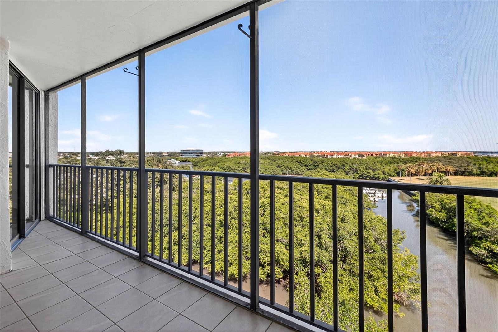 Image 7 of 65 For 900 Cove Cay Drive 6e