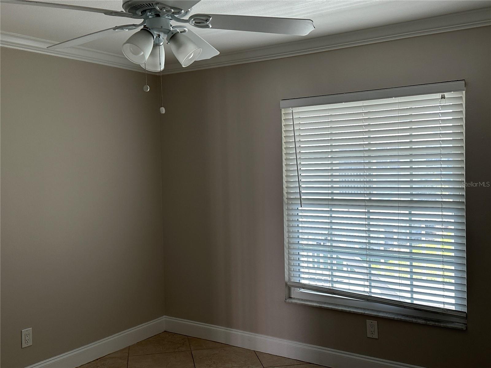 Image 14 of 25 For 230 Sun Vista Court N