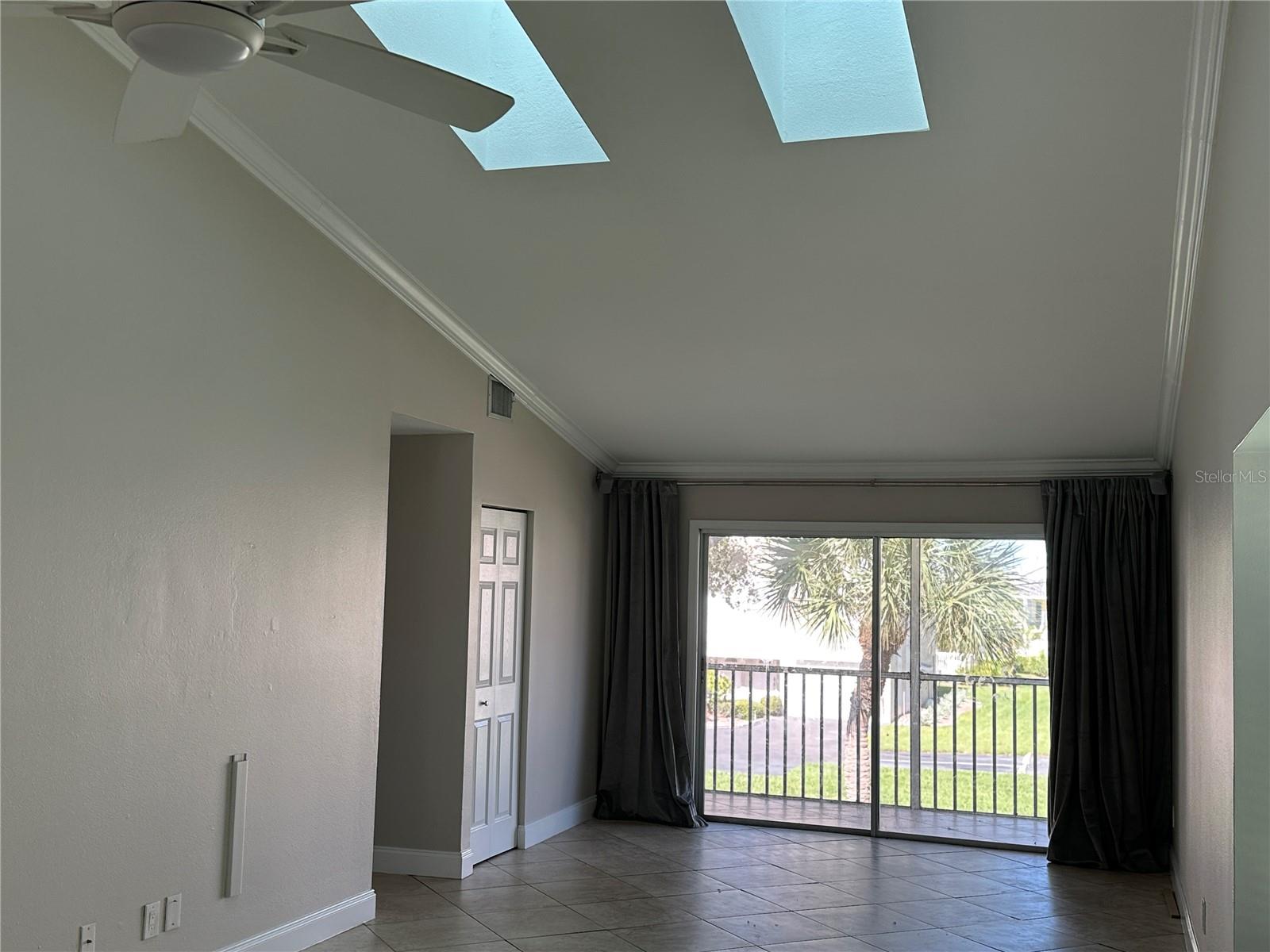 Image 3 of 25 For 230 Sun Vista Court N