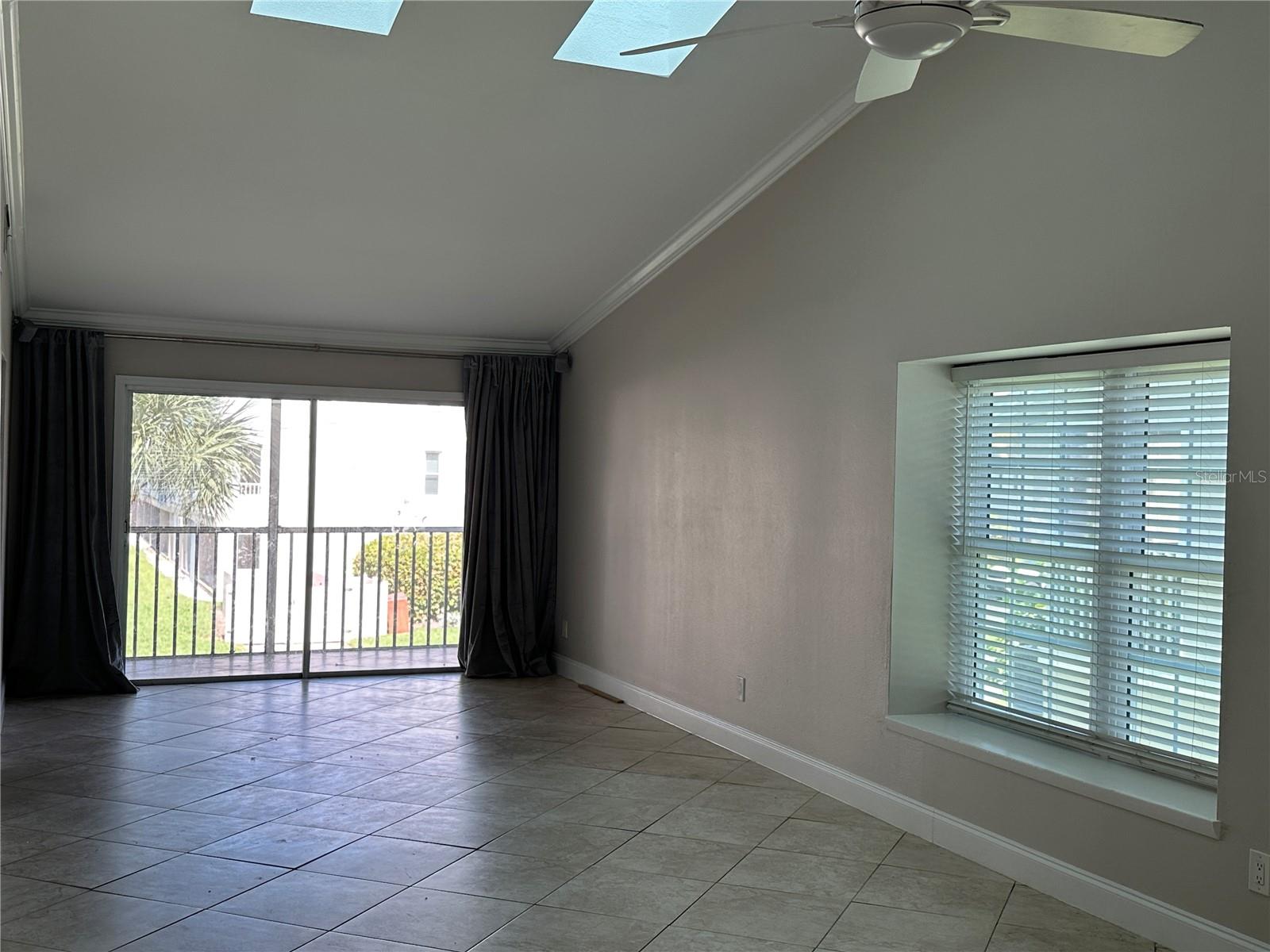 Image 5 of 25 For 230 Sun Vista Court N