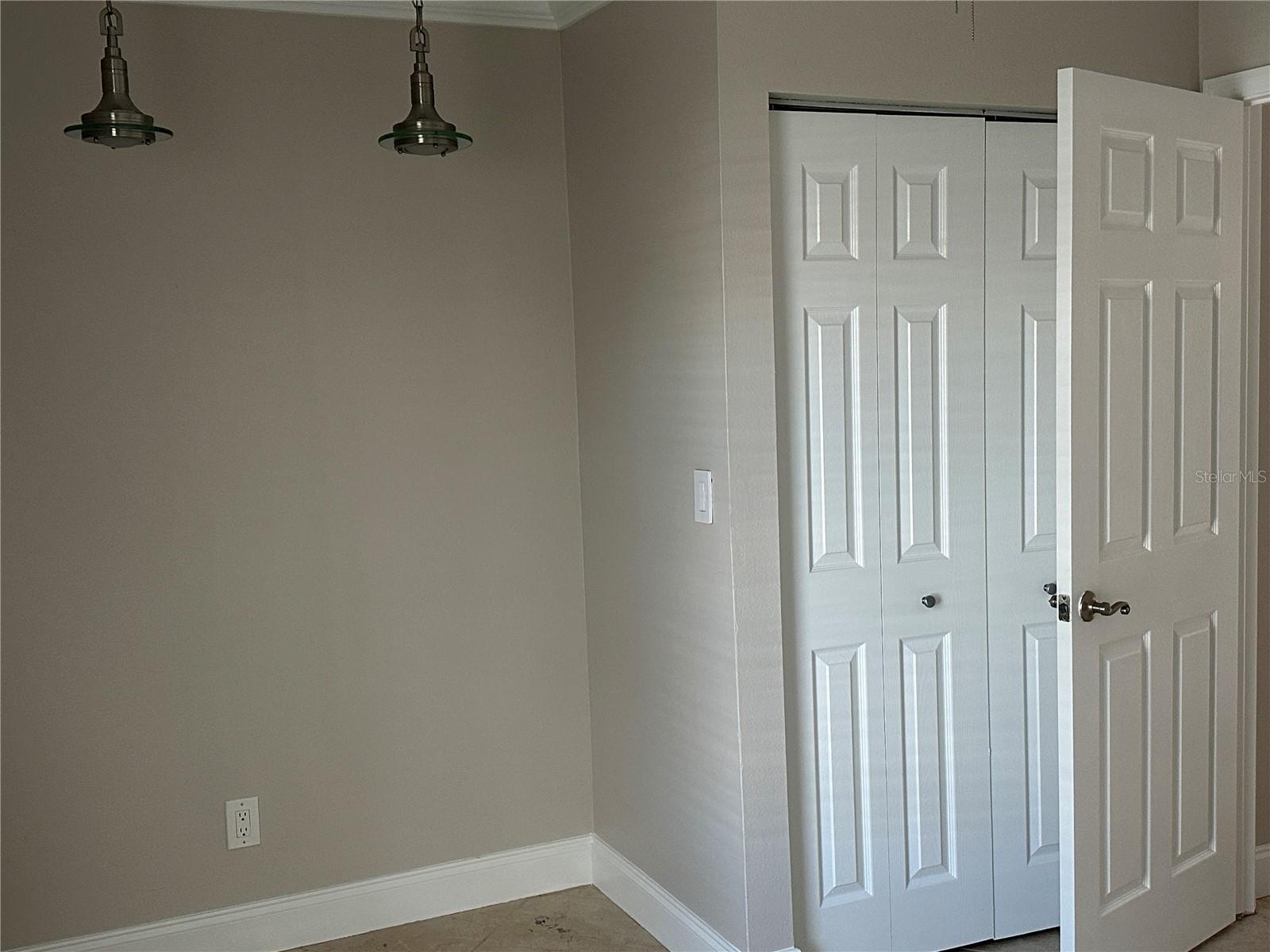 Image 9 of 25 For 230 Sun Vista Court N