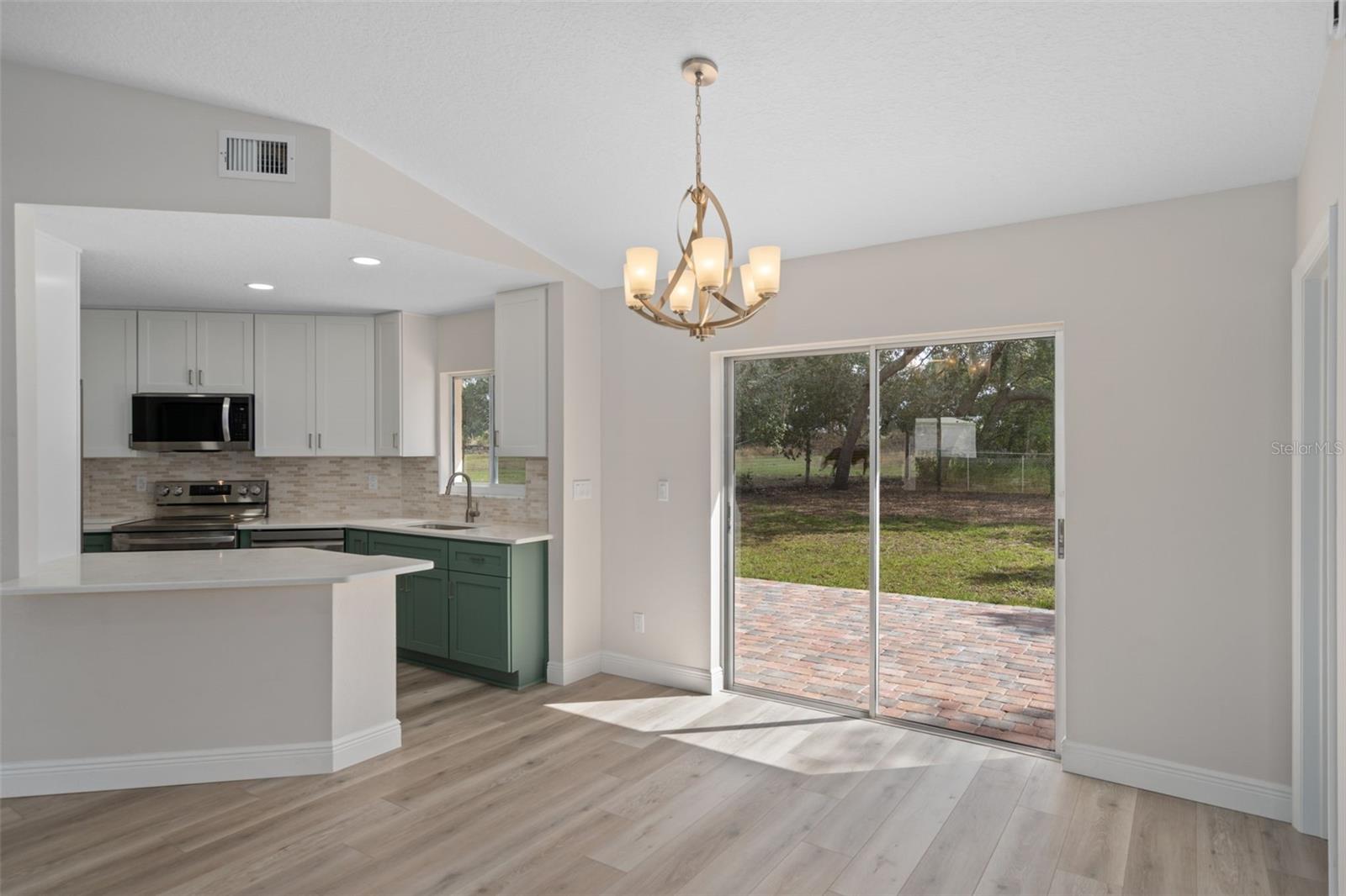 Image 12 of 35 For 10352 Brentlawn Street