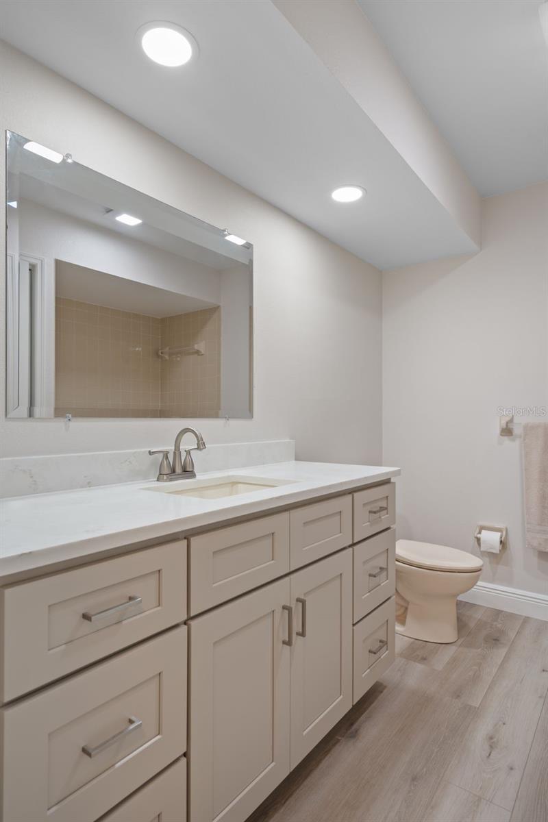 Image 18 of 35 For 10352 Brentlawn Street