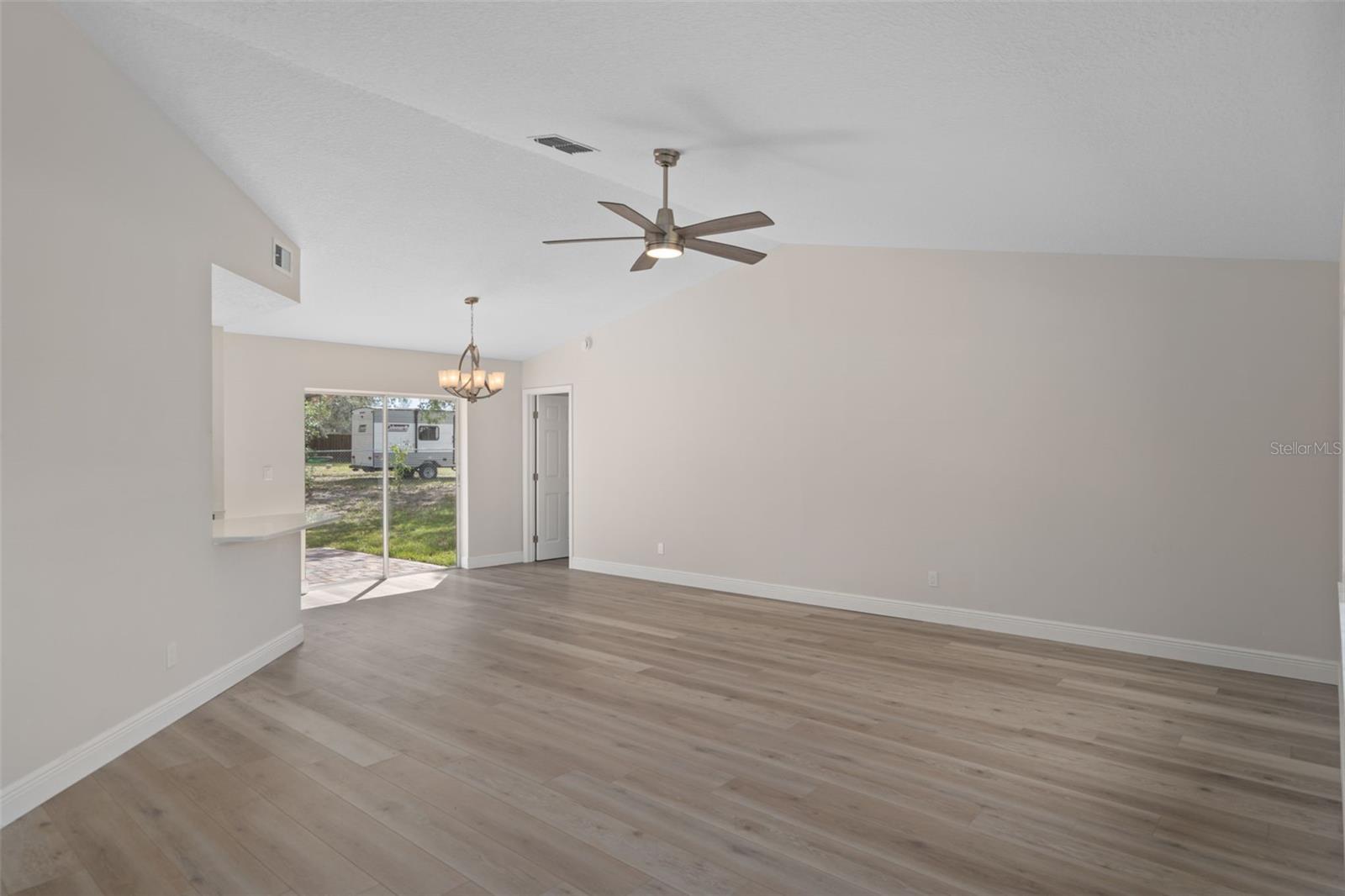 Image 4 of 35 For 10352 Brentlawn Street