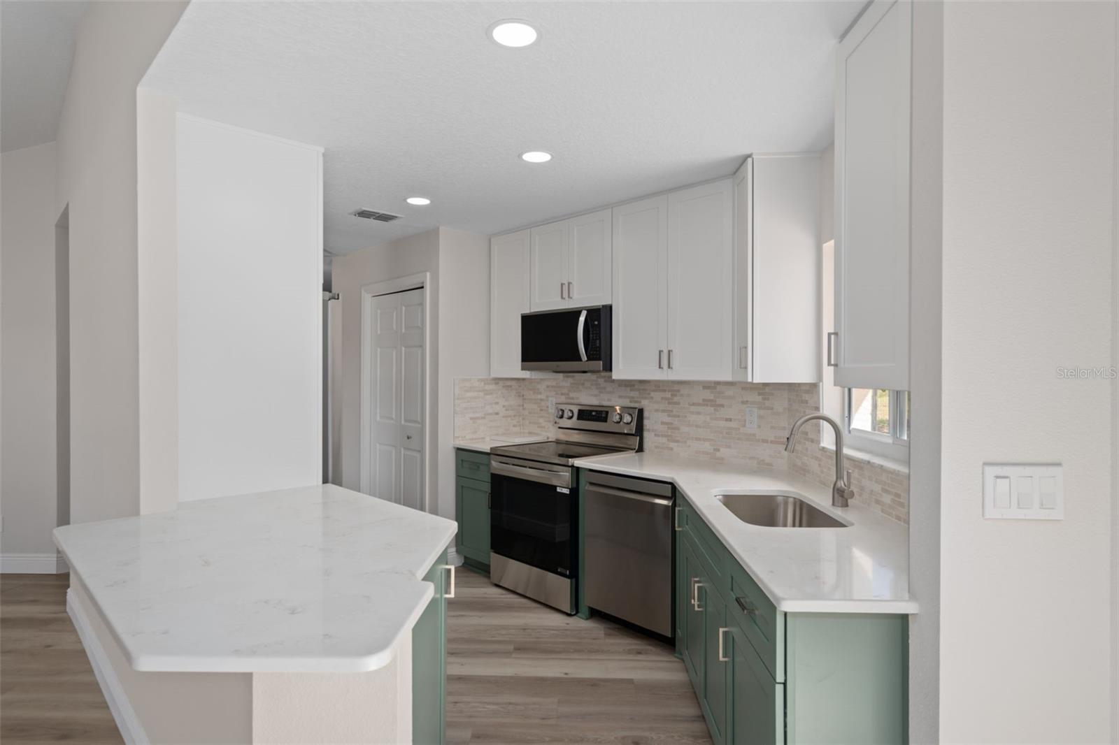 Image 9 of 35 For 10352 Brentlawn Street