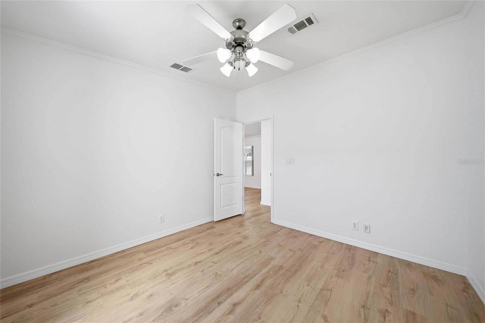 Image 11 of 38 For 130 Patricia Avenue 44