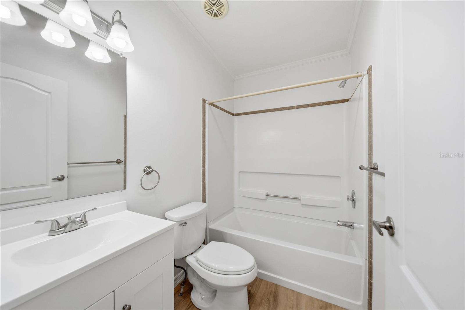 Image 13 of 38 For 130 Patricia Avenue 44