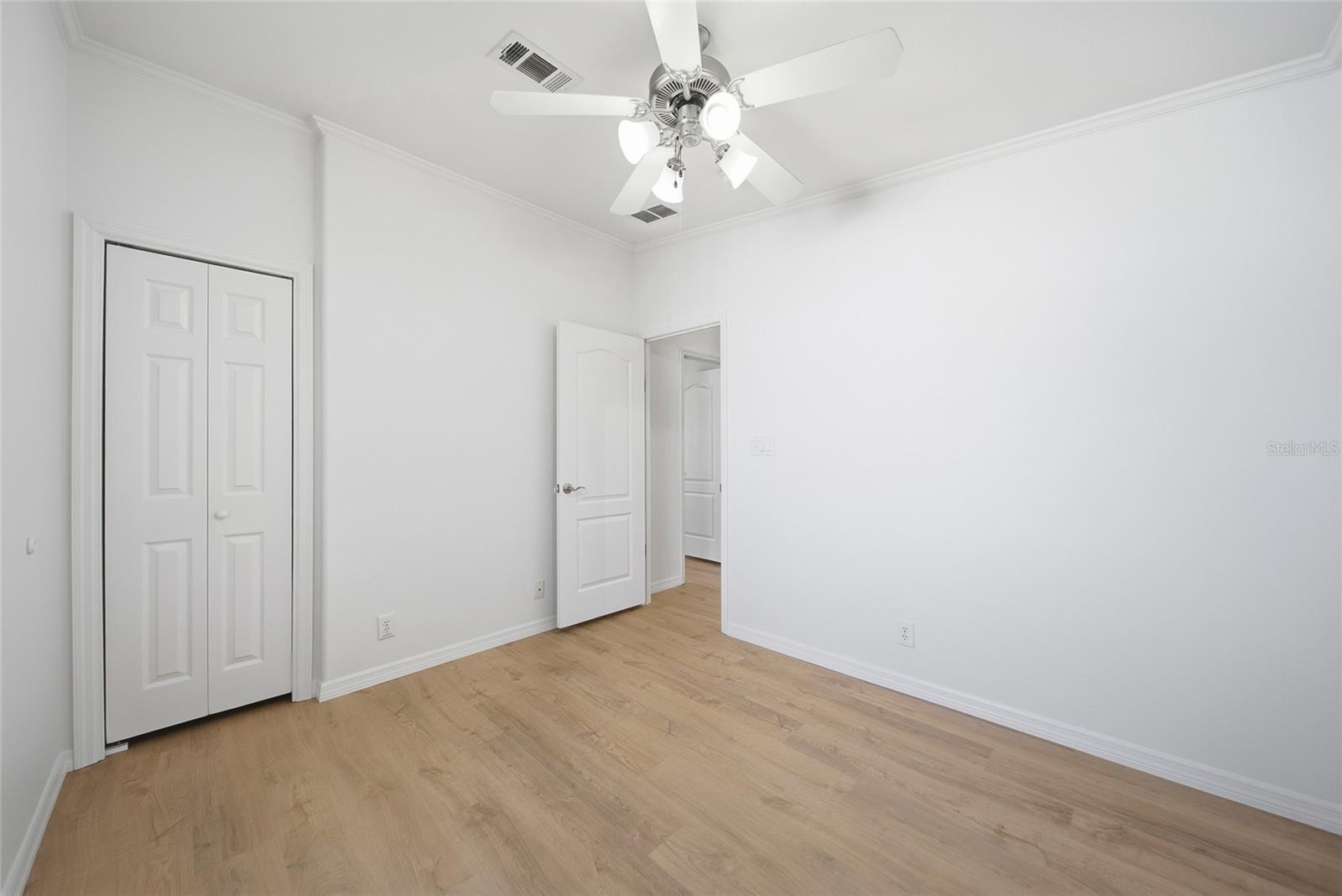 Image 14 of 38 For 130 Patricia Avenue 44