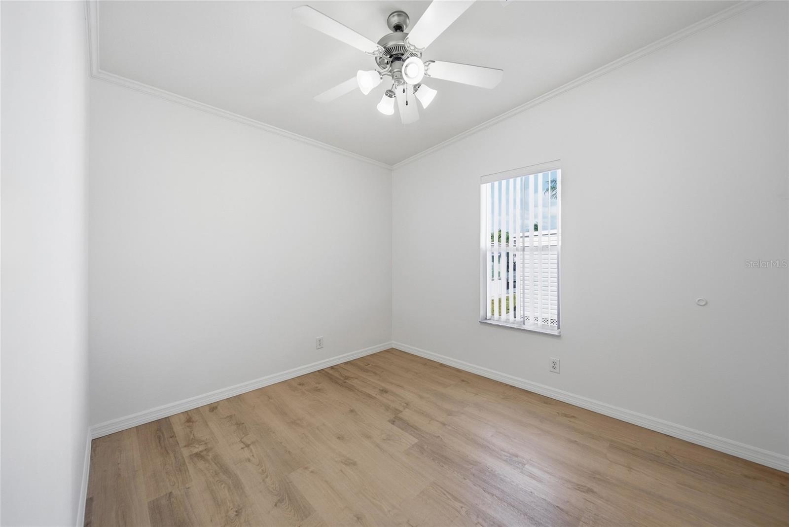 Image 15 of 38 For 130 Patricia Avenue 44