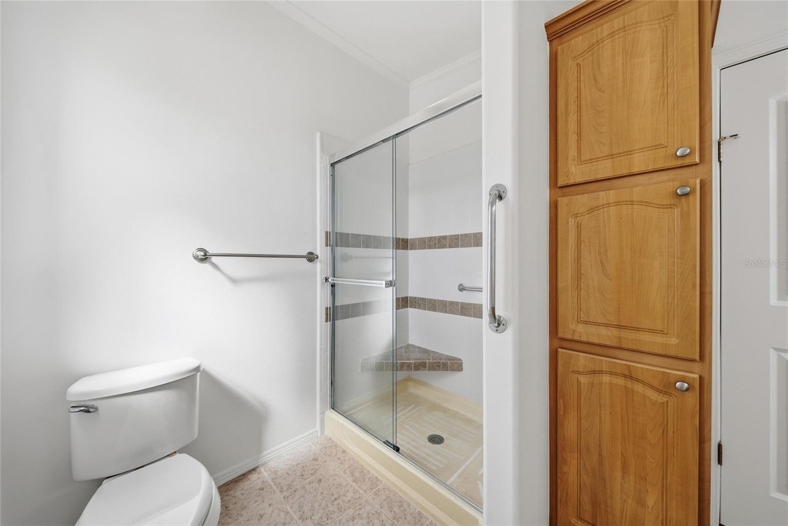 Image 16 of 38 For 130 Patricia Avenue 44