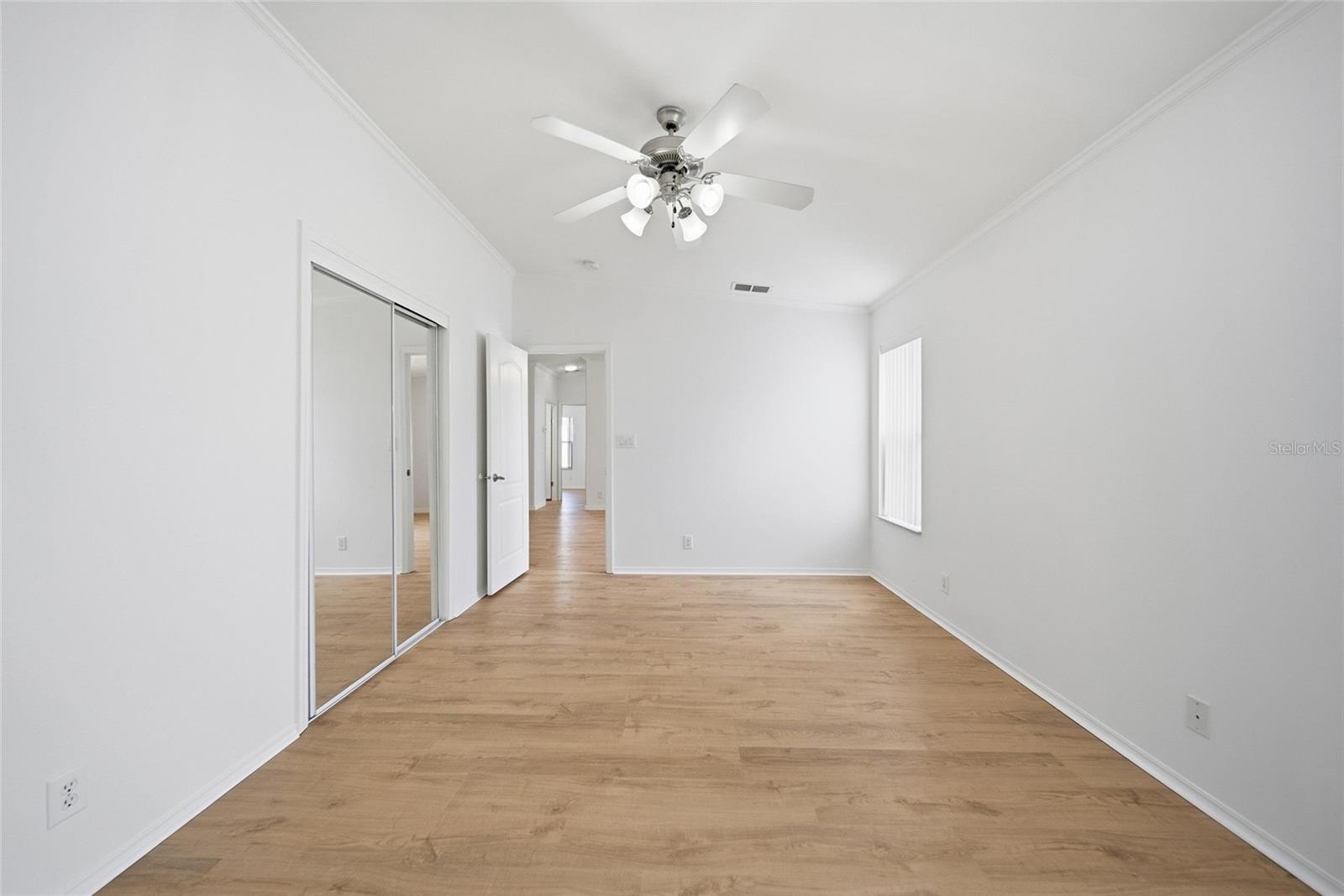 Image 18 of 38 For 130 Patricia Avenue 44