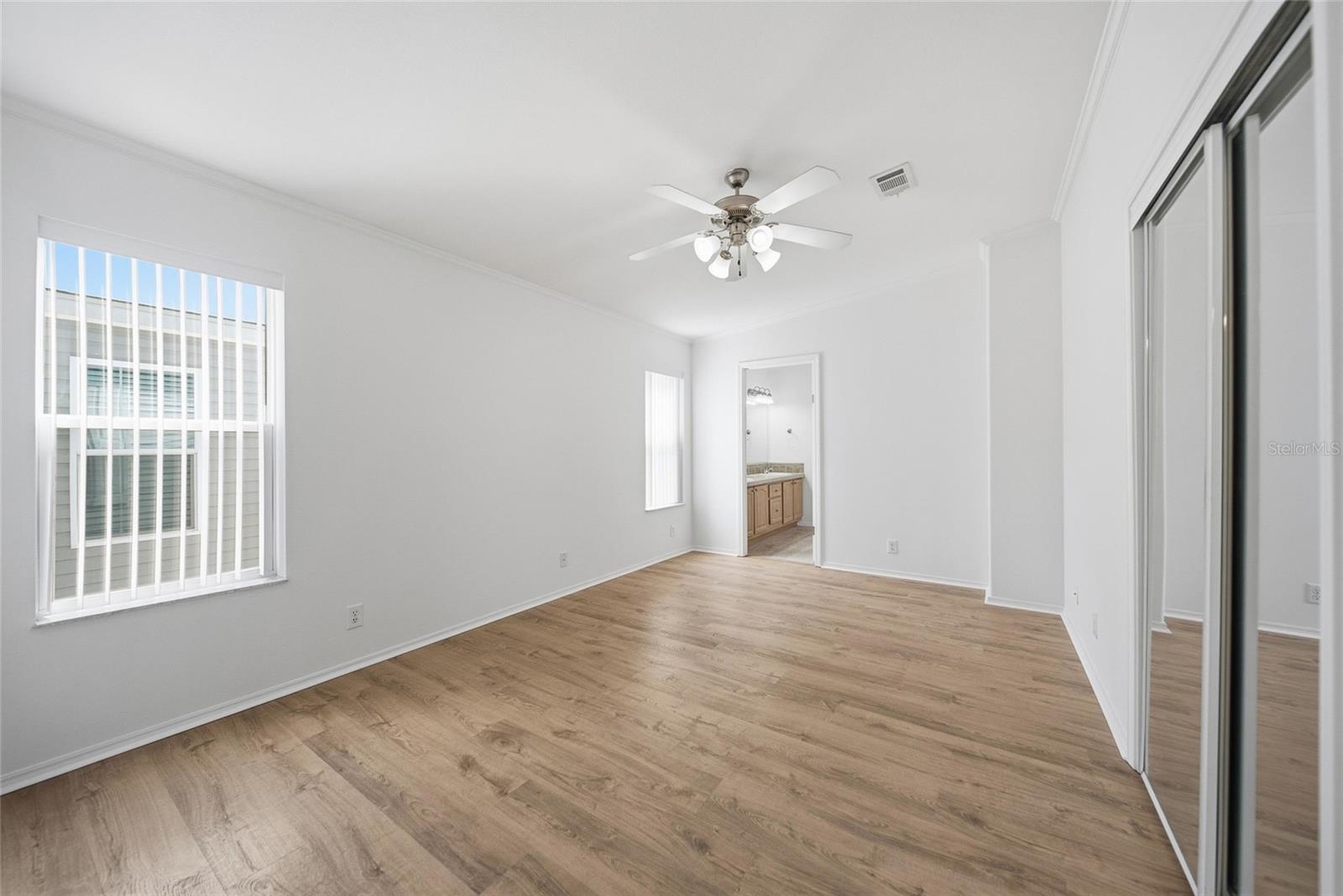 Image 19 of 38 For 130 Patricia Avenue 44