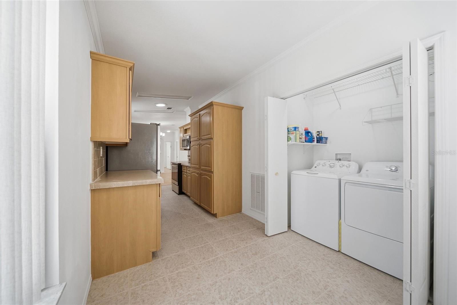 Image 20 of 38 For 130 Patricia Avenue 44