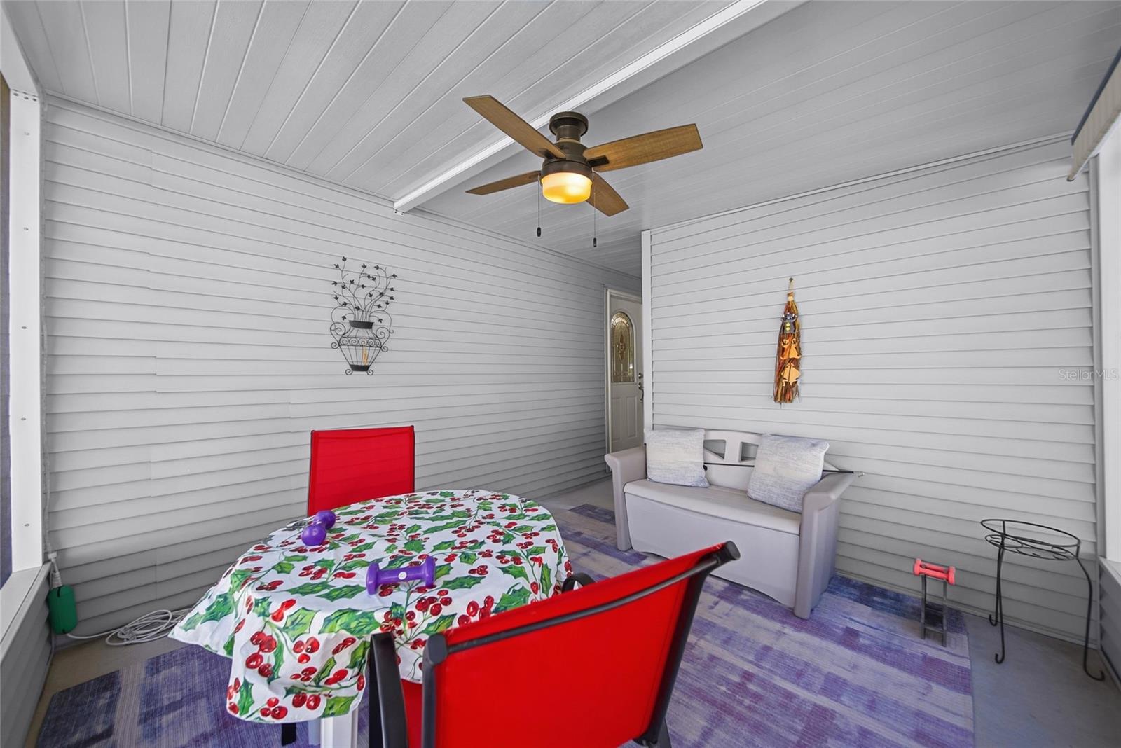 Image 22 of 38 For 130 Patricia Avenue 44