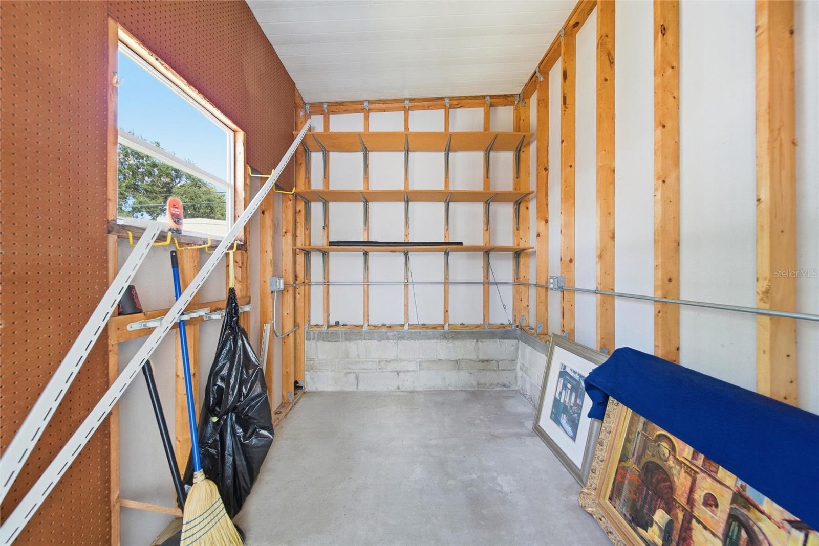 Image 23 of 38 For 130 Patricia Avenue 44