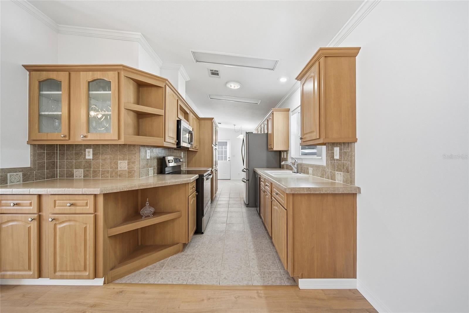 Image 7 of 38 For 130 Patricia Avenue 44