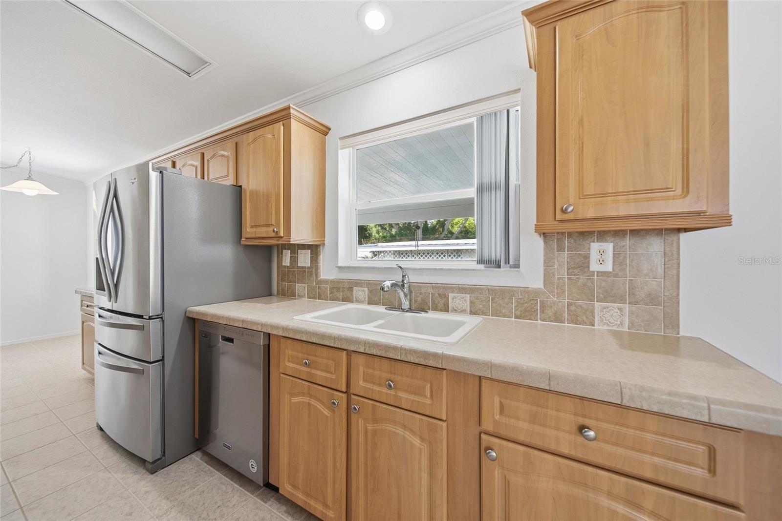 Image 9 of 38 For 130 Patricia Avenue 44