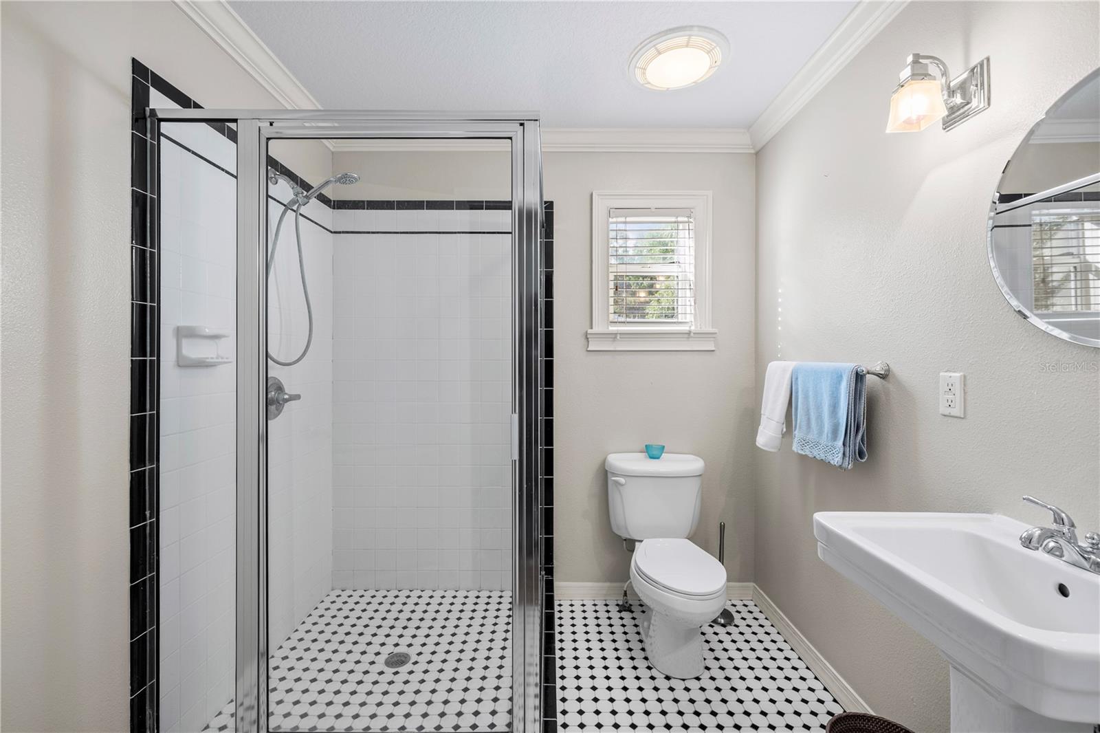 Image 25 of 37 For 3808 Granada Street