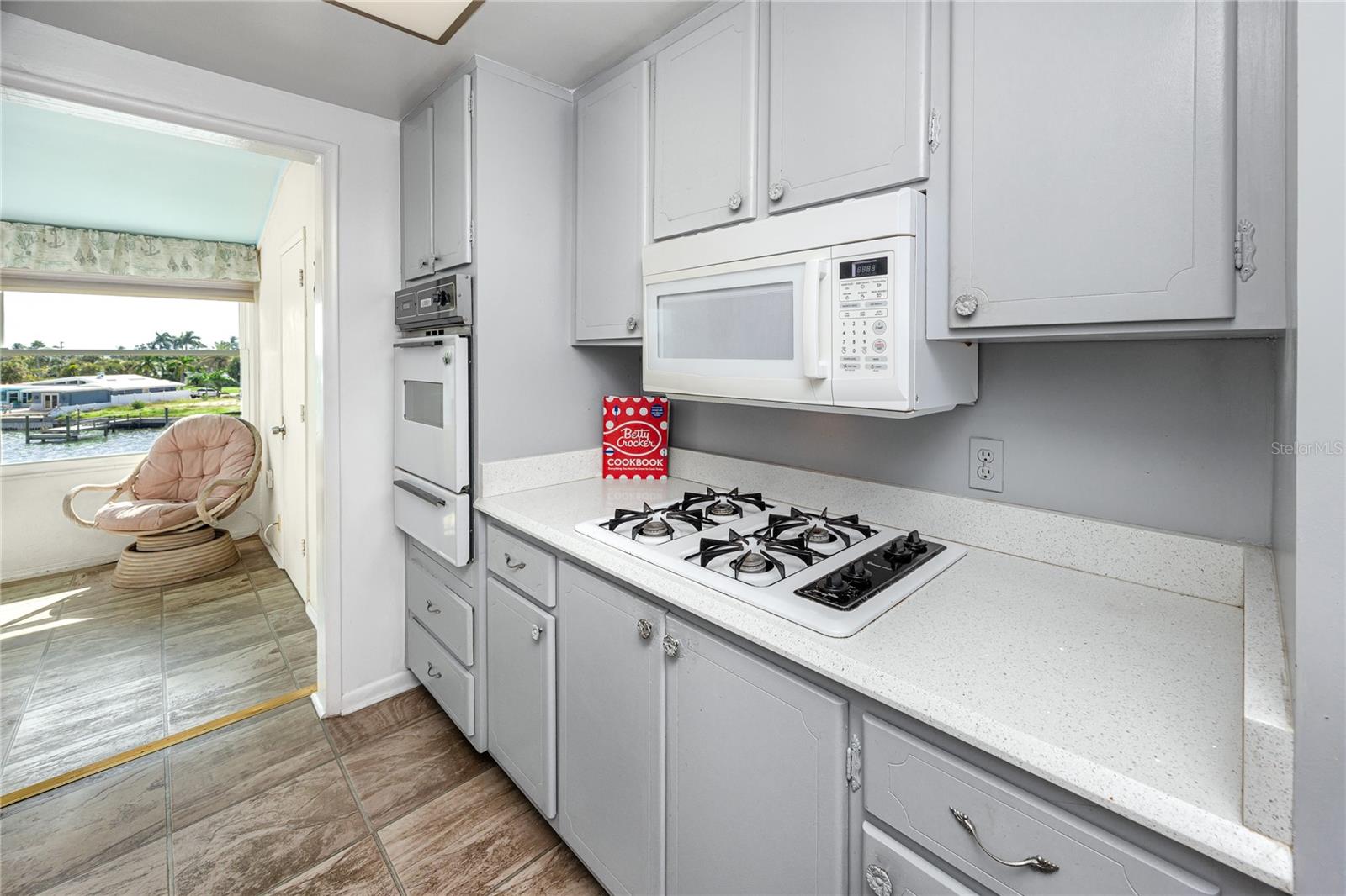 Image 18 of 57 For 1893 Shore Drive S 302