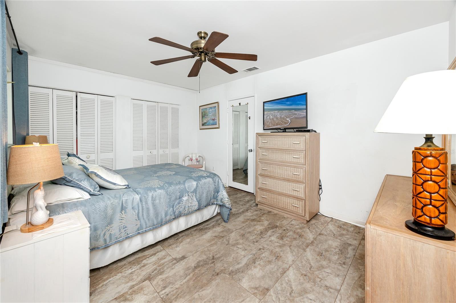 Image 26 of 57 For 1893 Shore Drive S 302