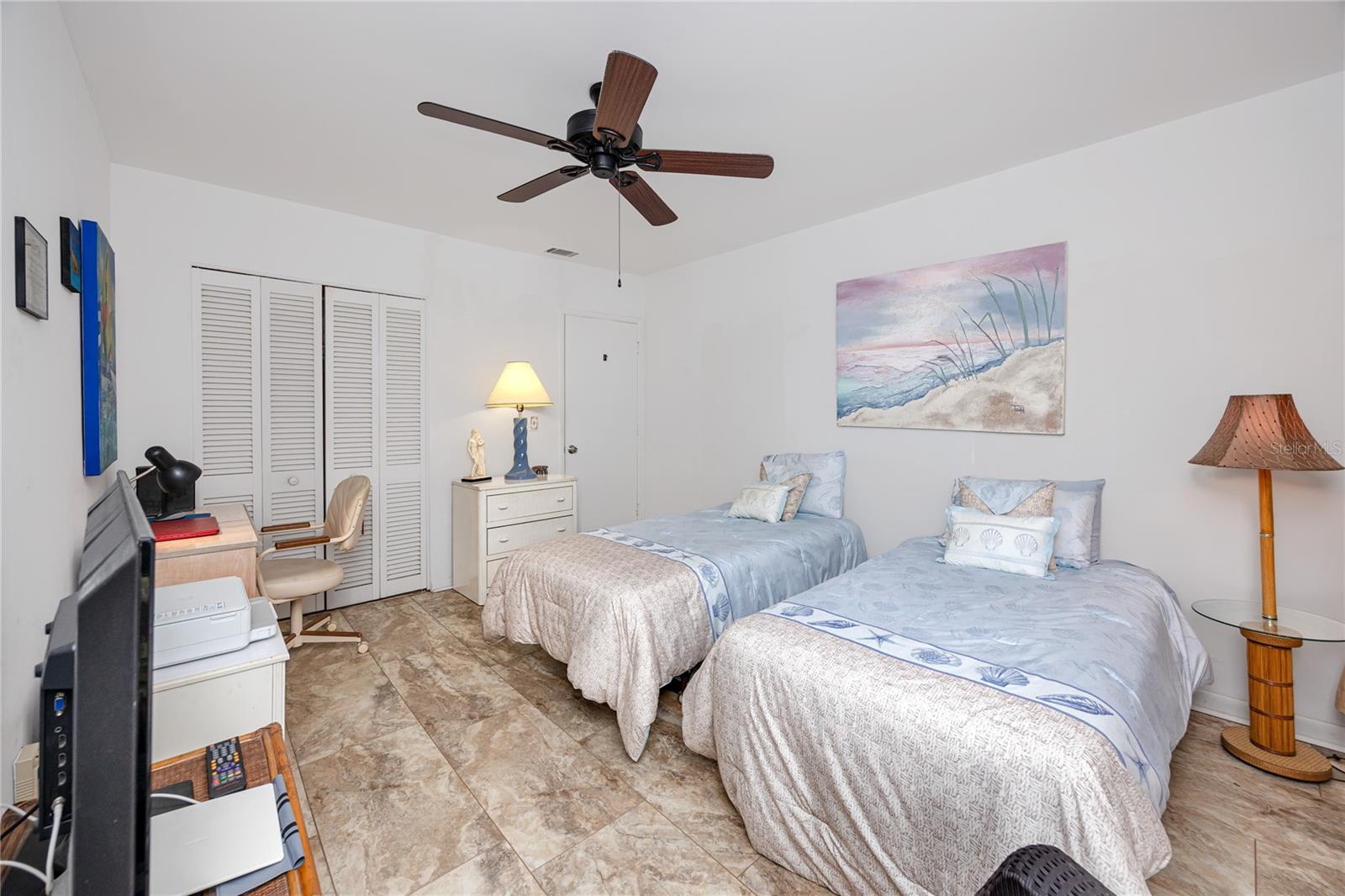 Image 31 of 57 For 1893 Shore Drive S 302