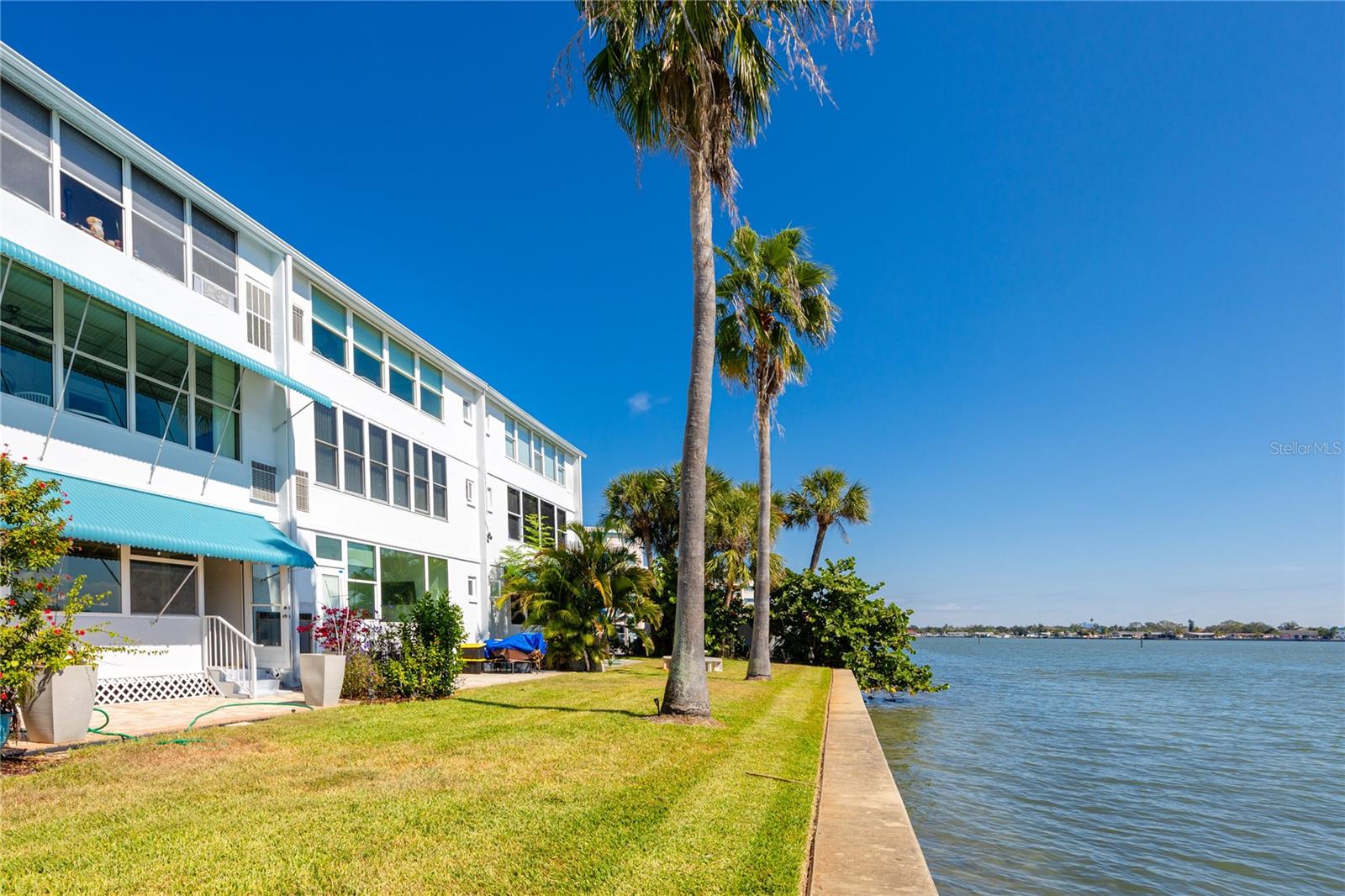 Image 33 of 57 For 1893 Shore Drive S 302