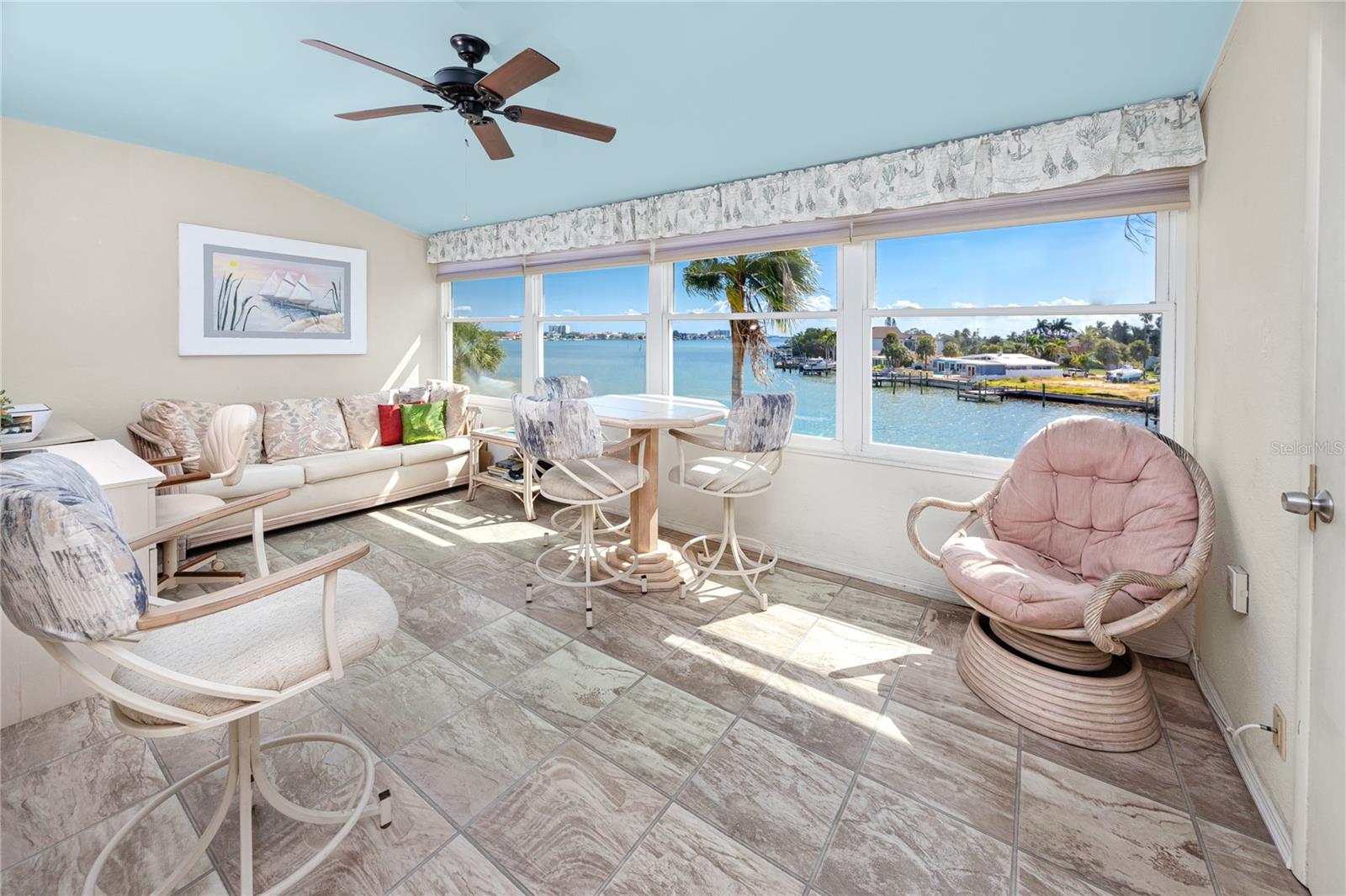 Image 4 of 57 For 1893 Shore Drive S 302