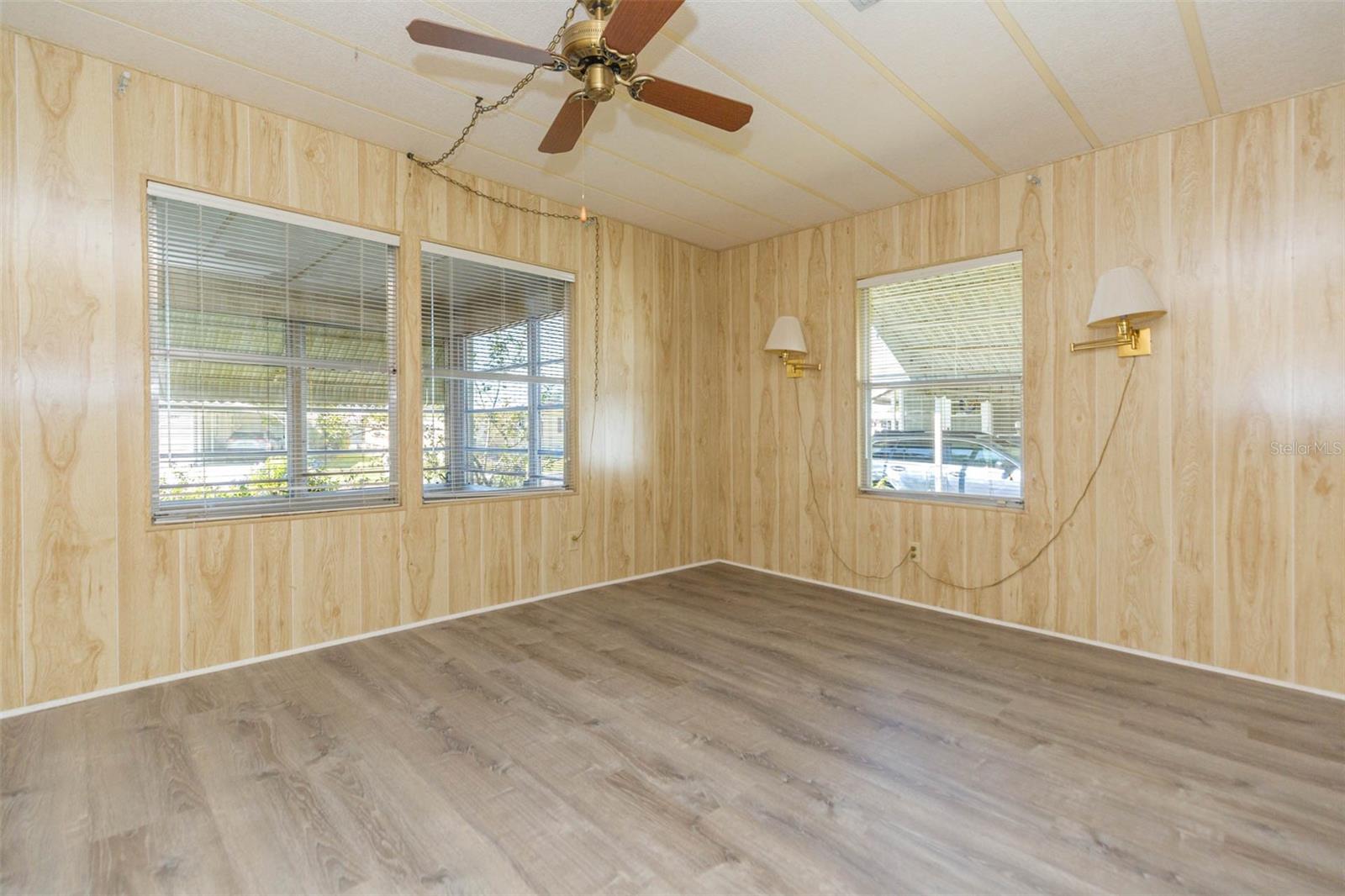 Image 19 of 57 For 3542 Castle Drive