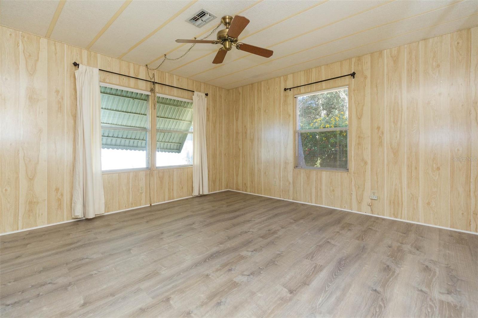 Image 23 of 57 For 3542 Castle Drive