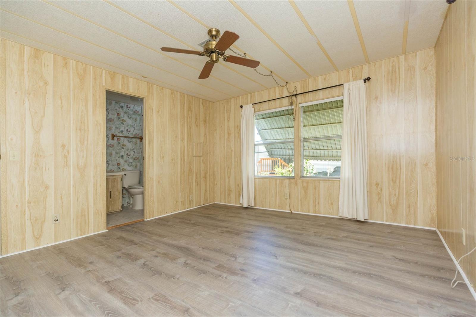 Image 24 of 57 For 3542 Castle Drive