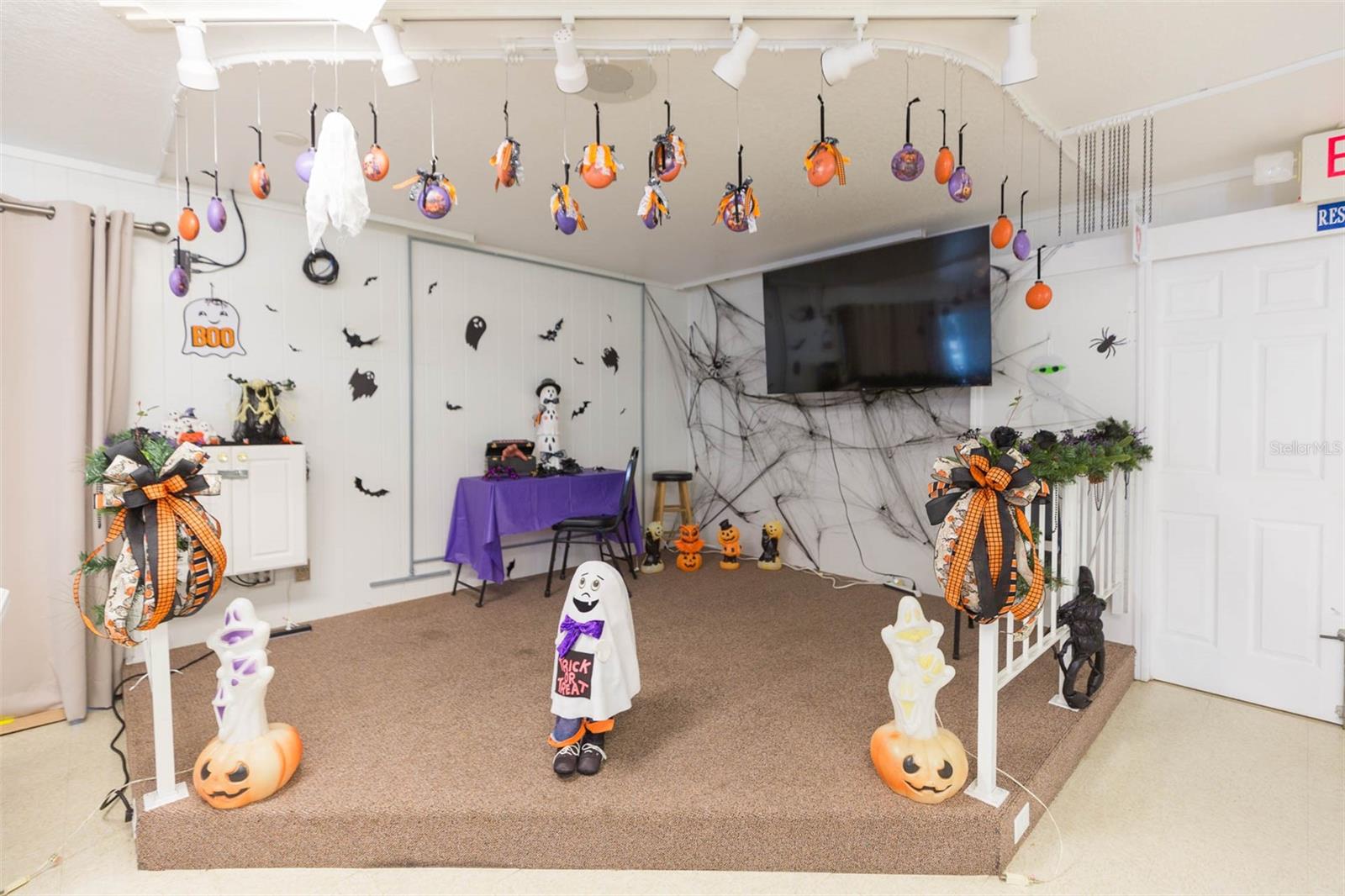 Image 41 of 57 For 3542 Castle Drive