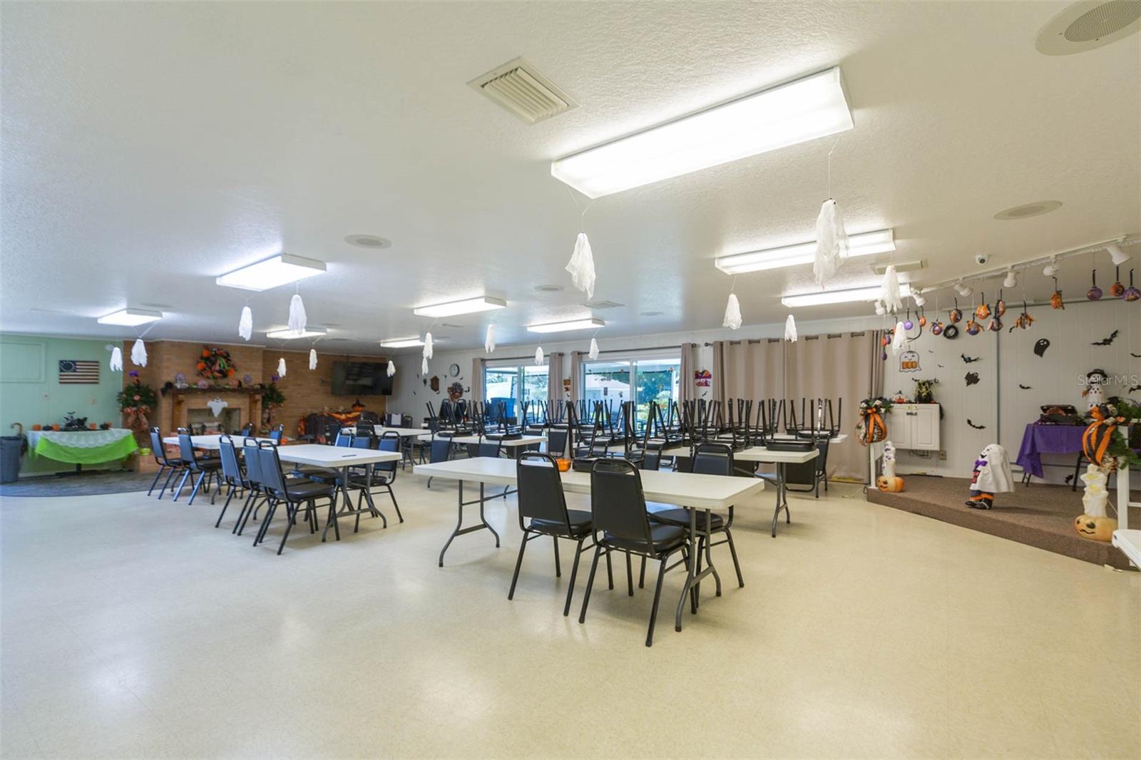 Image 44 of 57 For 3542 Castle Drive