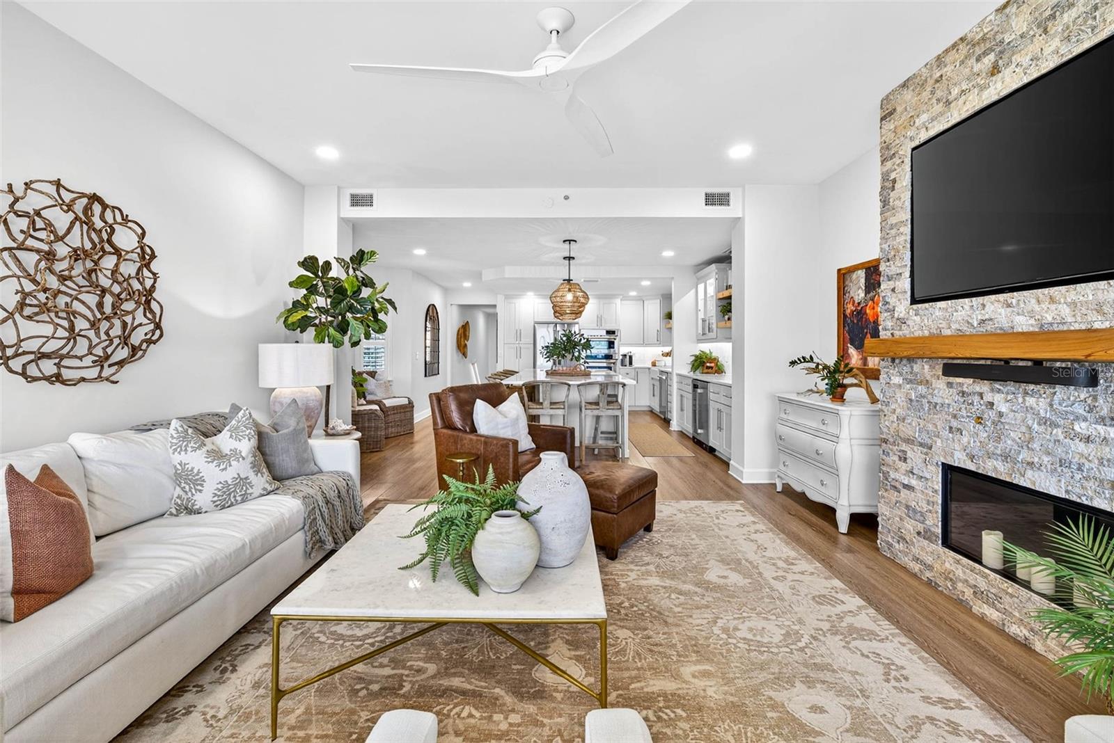 Image 21 of 100 For 330 8th Avenue N 5